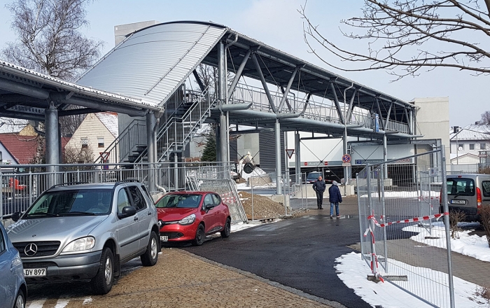 Brücke am Klinikum Traunstein – Übergang zu Parkhaus Fa. Goldbeck